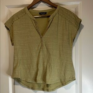Cable & Gauge Olive Textured Blouse
